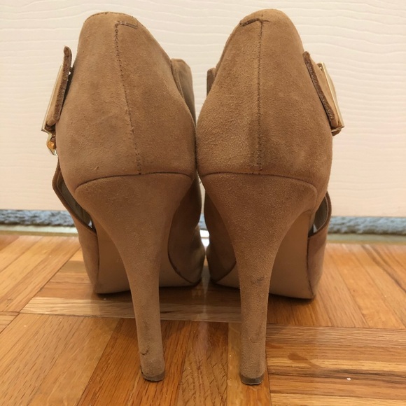 Nine West Suede Peep toe heels w/gold buckle - Picture 4 of 7